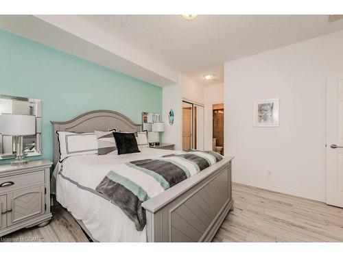 1009-2379 Central Park Drive, Oakville, ON - Indoor Photo Showing Bedroom