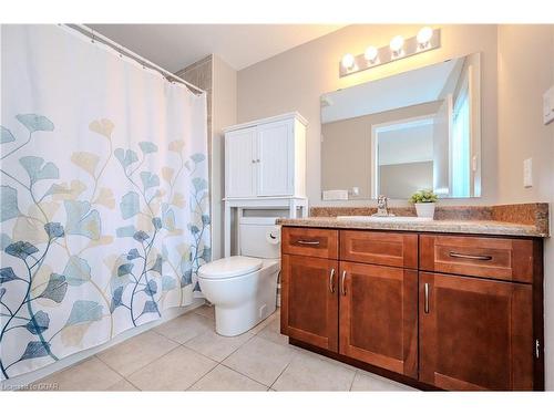 36-20 Shackleton Drive, Guelph, ON - Indoor Photo Showing Bathroom