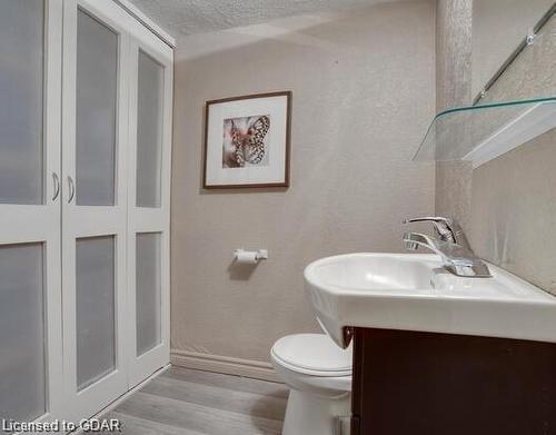 7 Meadowview Avenue, Guelph, ON - Indoor Photo Showing Bathroom