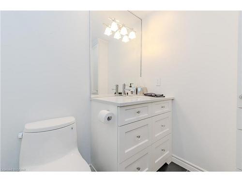 102 Downey Road, Guelph, ON - Indoor Photo Showing Bathroom