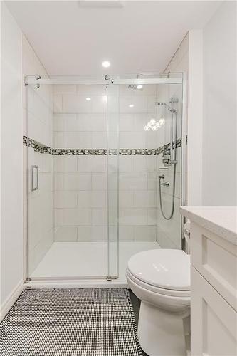 102 Downey Road, Guelph, ON - Indoor Photo Showing Bathroom