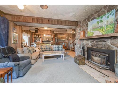 19455 Shaws Creek Road, Caledon, ON - Indoor Photo Showing Living Room With Fireplace