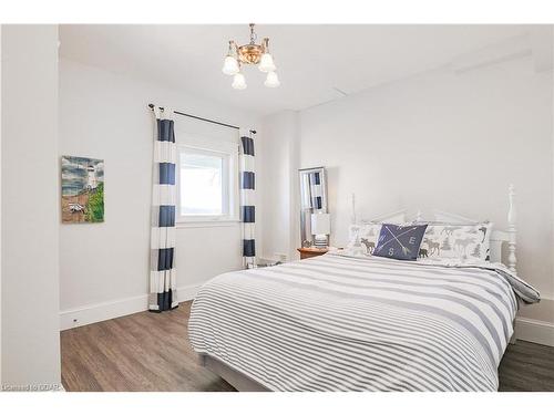 15 Coulcliff Boulevard, Port Perry, ON - Indoor Photo Showing Bedroom