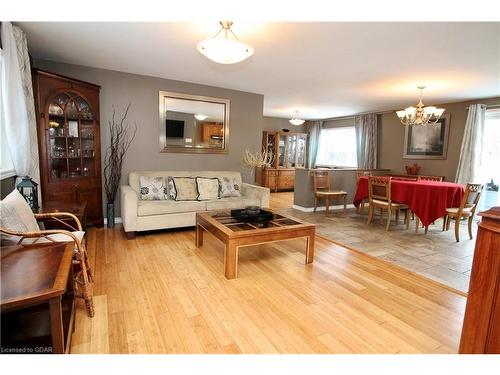5862 Wellington 7 Road, Ponsonby, ON - Indoor Photo Showing Living Room