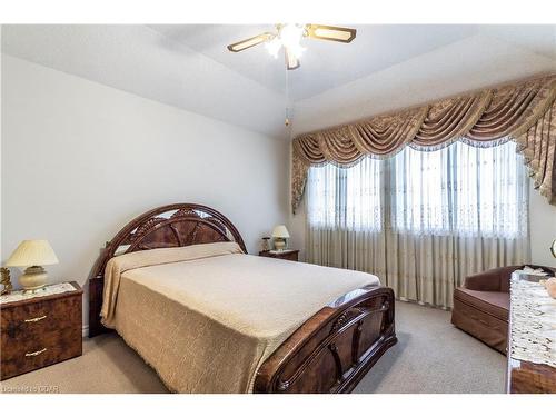 11 Somerset Glen, Guelph, ON - Indoor Photo Showing Bedroom