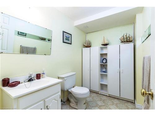 11 Somerset Glen, Guelph, ON - Indoor Photo Showing Bathroom