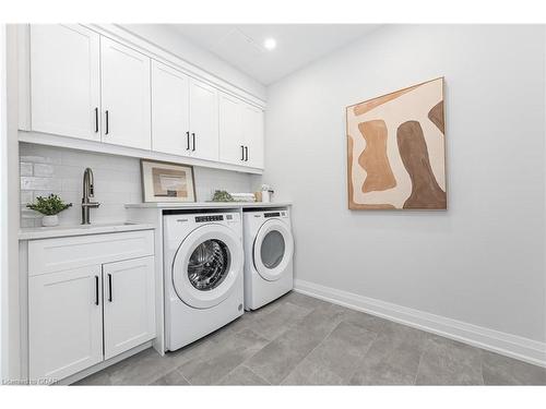 1302-71 Wyndham Street, Guelph, ON - Indoor Photo Showing Laundry Room