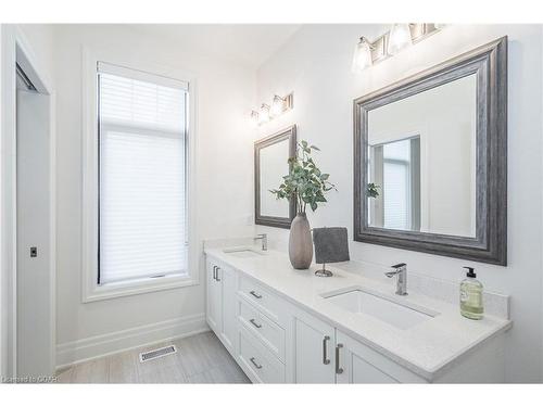 11 Hartfield Drive, Guelph/Eramosa, ON - Indoor Photo Showing Bathroom