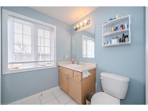 7-365 Watson Parkway North, Guelph, ON - Indoor Photo Showing Bathroom