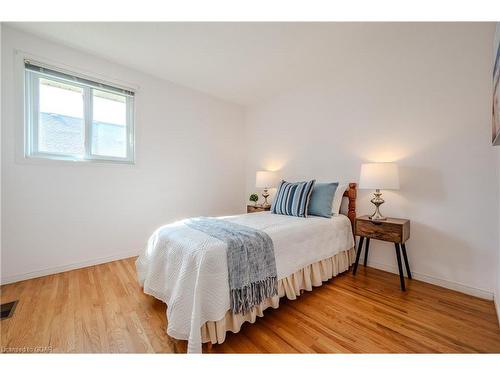 188 Lou'S Boulevard, Rockwood, ON - Indoor Photo Showing Bedroom