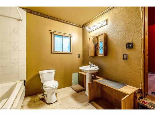 24 Trafalgar Road, Hillsburgh, ON - Indoor Photo Showing Bathroom
