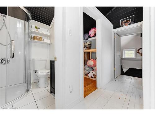 8307 25 Sideroad, Centre Wellington, ON - Indoor Photo Showing Bathroom