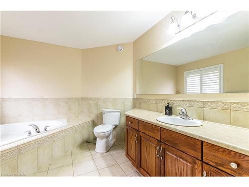 4 Mcnulty Lane, Guelph, ON - Indoor Photo Showing Bathroom
