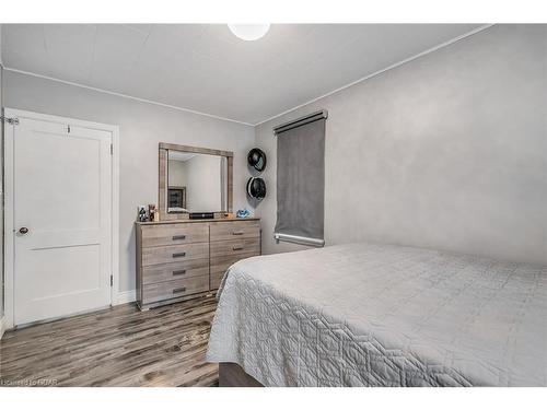 25 Cameron Street, Cambridge, ON - Indoor Photo Showing Bedroom