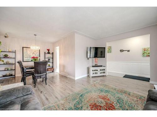22 Brookside Crescent, Kitchener, ON - Indoor Photo Showing Living Room
