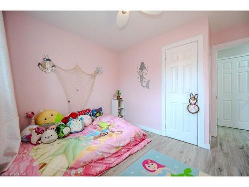 22 Brookside Crescent, Kitchener, ON - Indoor Photo Showing Bedroom