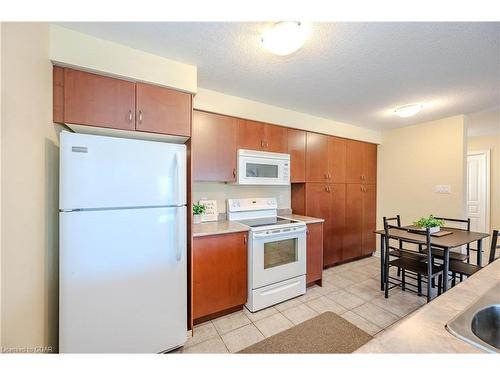 6-100 Frederick Drive, Guelph, ON - Indoor Photo Showing Kitchen
