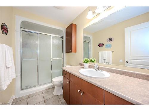 6-100 Frederick Drive, Guelph, ON - Indoor Photo Showing Bathroom