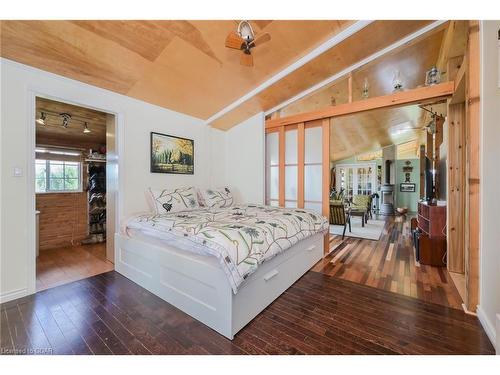 5855 Fourth Line, Rockwood, ON - Indoor Photo Showing Bedroom