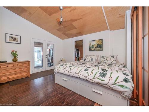 5855 Fourth Line, Rockwood, ON - Indoor Photo Showing Bedroom