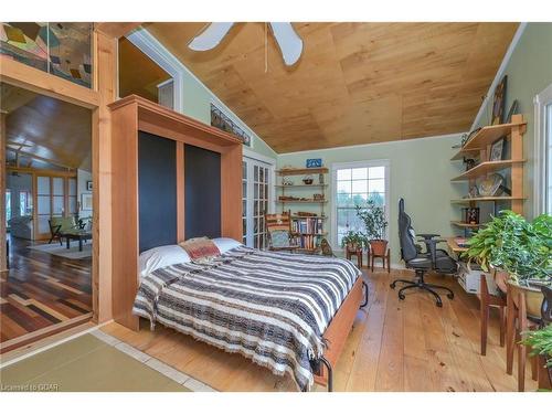 5855 Fourth Line, Rockwood, ON - Indoor Photo Showing Bedroom