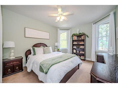 6954 Fife Road, Guelph/Eramosa, ON - Indoor Photo Showing Bedroom