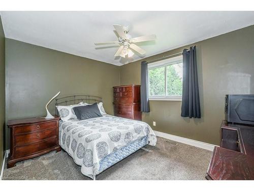 6954 Fife Road, Guelph/Eramosa, ON - Indoor Photo Showing Bedroom