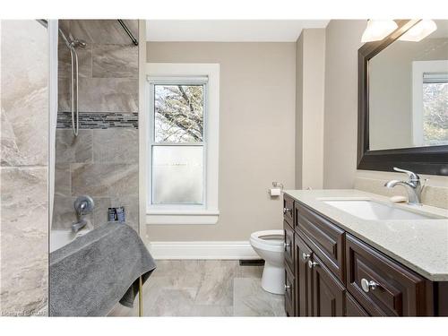 274 Alma Street, Rockwood, ON - Indoor Photo Showing Bathroom