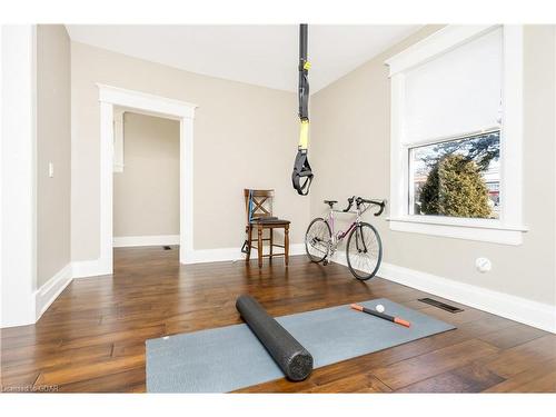 274 Alma Street, Rockwood, ON - Indoor Photo Showing Living Room
