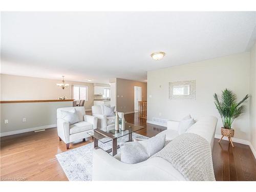 24 Beechlawn Boulevard, Guelph, ON - Indoor Photo Showing Living Room