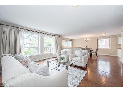 24 Beechlawn Boulevard, Guelph, ON - Indoor Photo Showing Living Room