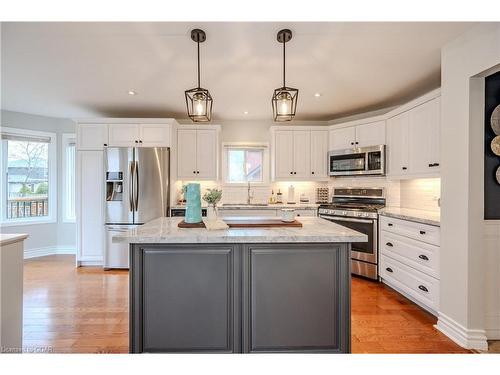 21 Kortright Road E, Guelph, ON - Indoor Photo Showing Kitchen With Upgraded Kitchen