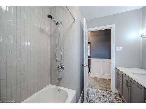 21 Kortright Road E, Guelph, ON - Indoor Photo Showing Bathroom