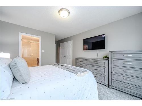21 Kortright Road E, Guelph, ON - Indoor Photo Showing Bedroom
