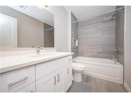 15-27 Hedley Lane, Elora, ON - Indoor Photo Showing Bathroom