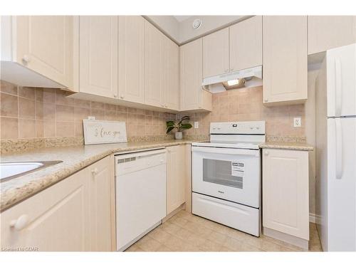 117-760 Woodhill Drive, Fergus, ON - Indoor Photo Showing Kitchen