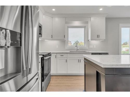 211 Queen Street S, Harriston, ON - Indoor Photo Showing Kitchen With Upgraded Kitchen