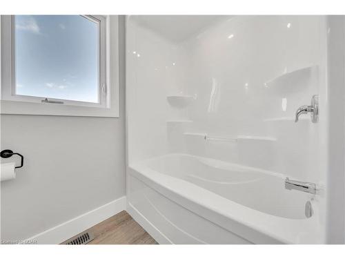 211 Queen Street S, Harriston, ON - Indoor Photo Showing Bathroom