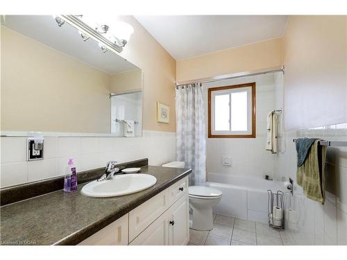 228 Victoria Road N, Guelph, ON - Indoor Photo Showing Bathroom