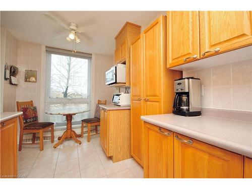 111-19 Woodlawn Road E, Guelph, ON - Indoor Photo Showing Kitchen