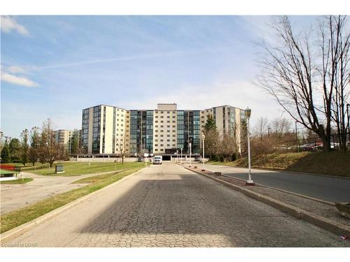 111-19 Woodlawn Road E, Guelph, ON - Outdoor