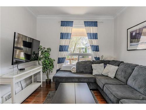 149 Cavell Avenue, Hamilton, ON - Indoor Photo Showing Living Room