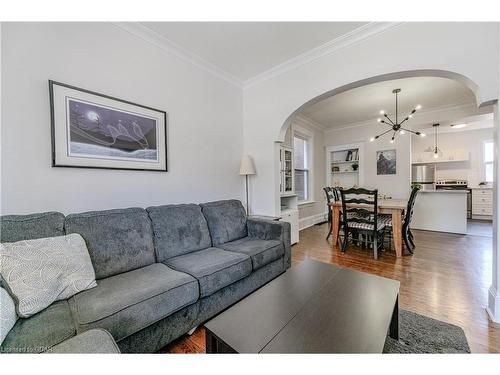 149 Cavell Avenue, Hamilton, ON - Indoor Photo Showing Living Room
