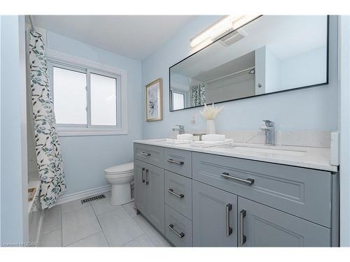 4098 Darkwood Road Road, Puslinch, ON - Indoor Photo Showing Bathroom