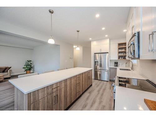 45 Queensgate Crescent, Breslau, ON - Indoor Photo Showing Kitchen With Upgraded Kitchen