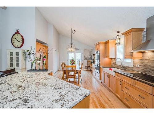 17 Milson Crescent, Guelph, ON - Indoor Photo Showing Kitchen