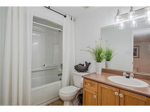 17 Milson Crescent, Guelph, ON - Indoor Photo Showing Bathroom