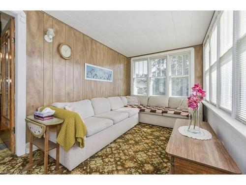 345 Sligo Road W, Mount Forest, ON - Indoor Photo Showing Living Room