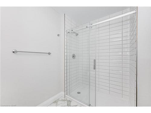 205-332 Gosling Gardens, Guelph, ON - Indoor Photo Showing Bathroom