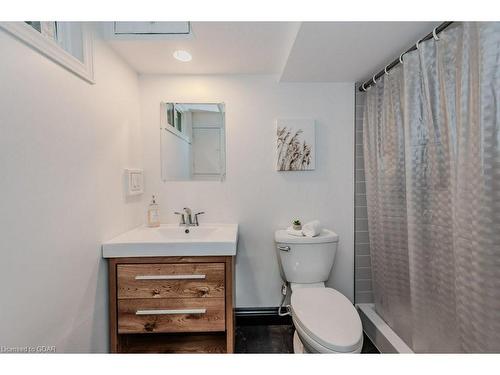 246 Parklawn Place, Waterloo, ON - Indoor Photo Showing Bathroom